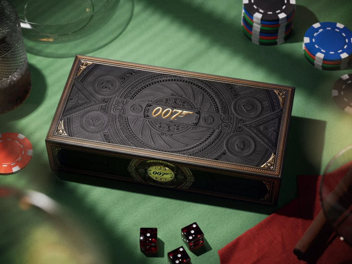 Theory 11 - James Bond Playing Cards Box Set James Bond Gold Edition - Image 5