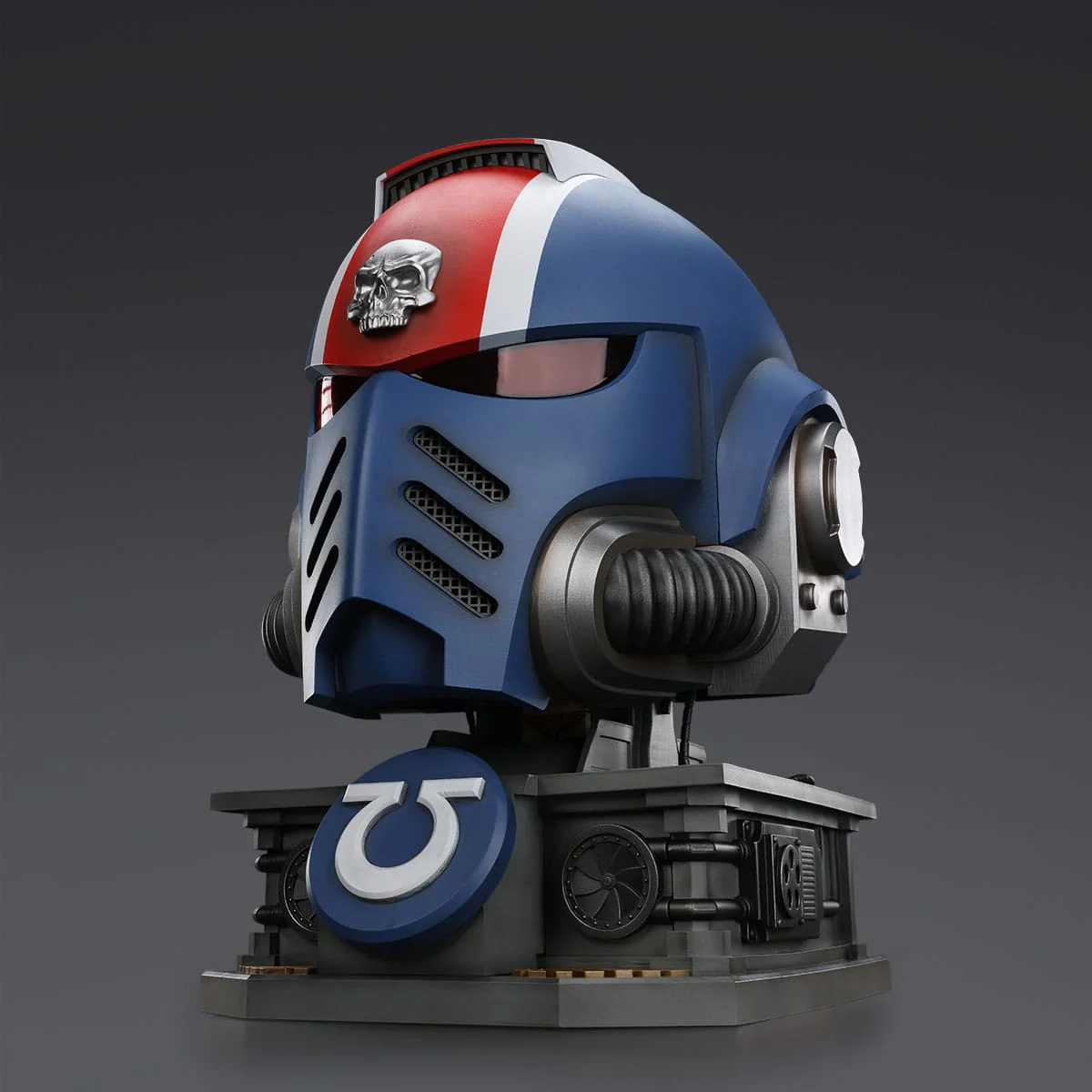 Warhammer 40,000: Space Marine 2 Replica Ultramarines Lieutenant Titus Helmet with Display Stand 1/1 - Image 13